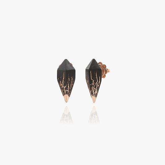 Luxury Eclissi Infranti Distanti earrings handcrafted in 18K yellow ethical gold, capturing the raw beauty of nature with tribal engravings and bold asymmetry – designed by Riccardo Contini