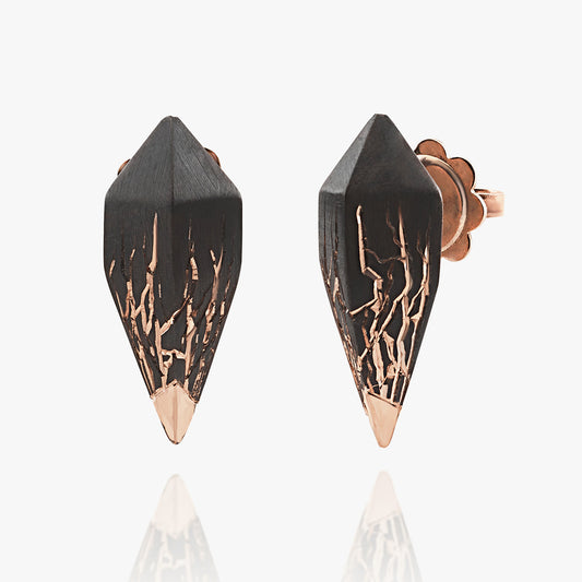 Luxury Eclissi Infranti Distanti earrings handcrafted in 18K yellow ethical gold, capturing the raw beauty of nature with tribal engravings and bold asymmetry – designed by Riccardo Contini