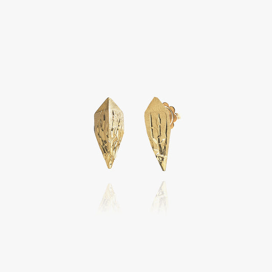Luxury Infranti Distanti earrings handcrafted in 18K yellow ethical gold with tribal-inspired engraved details, evoking the raw beauty of nature in motion – designed by Riccardo Contini