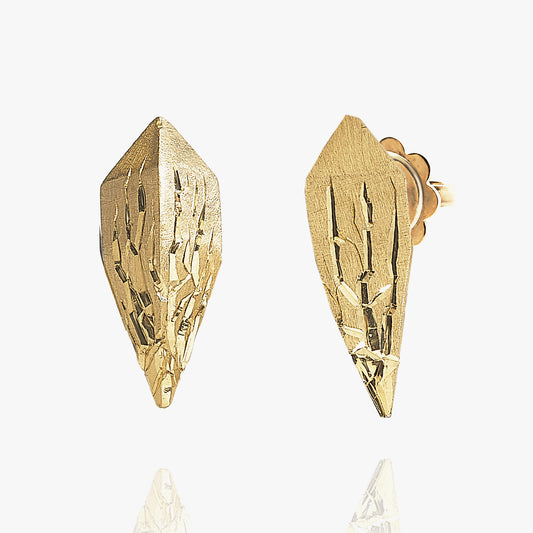 Luxury Infranti Distanti earrings handcrafted in 18K yellow ethical gold with tribal-inspired engraved details, evoking the raw beauty of nature in motion – designed by Riccardo Contini