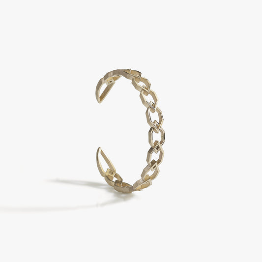 Luxury Luce Interiore bracelet handcrafted in 18K natural white ethical gold, a luminous piece evoking inner clarity and emotional depth – designed by Riccardo Contini