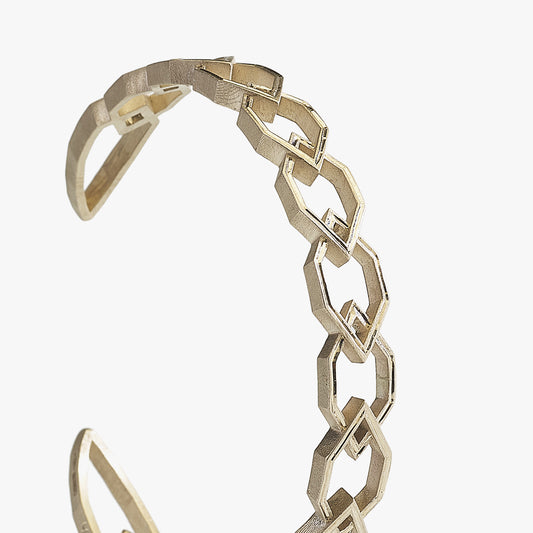 Luxury Luce Interiore bracelet handcrafted in 18K natural white ethical gold, a luminous piece evoking inner clarity and emotional depth – designed by Riccardo Contini