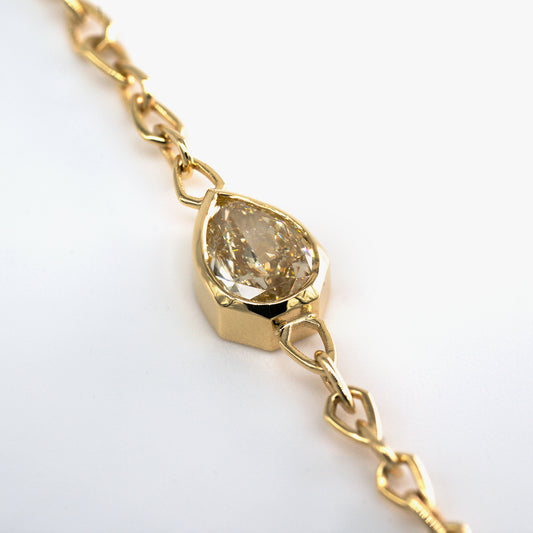 Luxury Sospiro di Luce bracelet handcrafted in 18K yellow ethical gold, featuring a brownish yellow diamond—an intimate breath of light and elegance by Riccardo Contini
