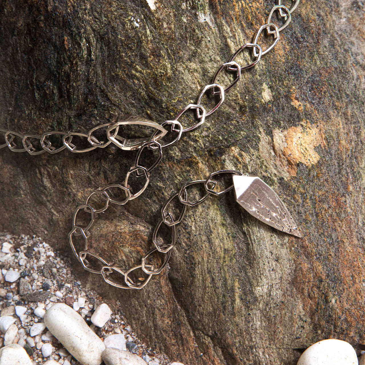 Luxury Catena Andromeda necklace handcrafted in 18K natural white ethical gold with engraved details, inspired by the cosmic elegance of the Andromeda constellation – designed by Riccardo Contini