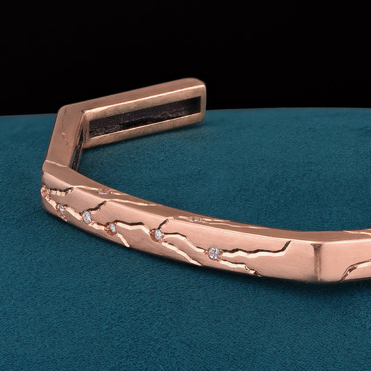 Luxury Dedizione di Luce bracelet handcrafted in 18K rose ethical gold with diamonds, symbolizing unwavering devotion through refined engraving and timeless craftsmanship – designed by Riccardo Contini

