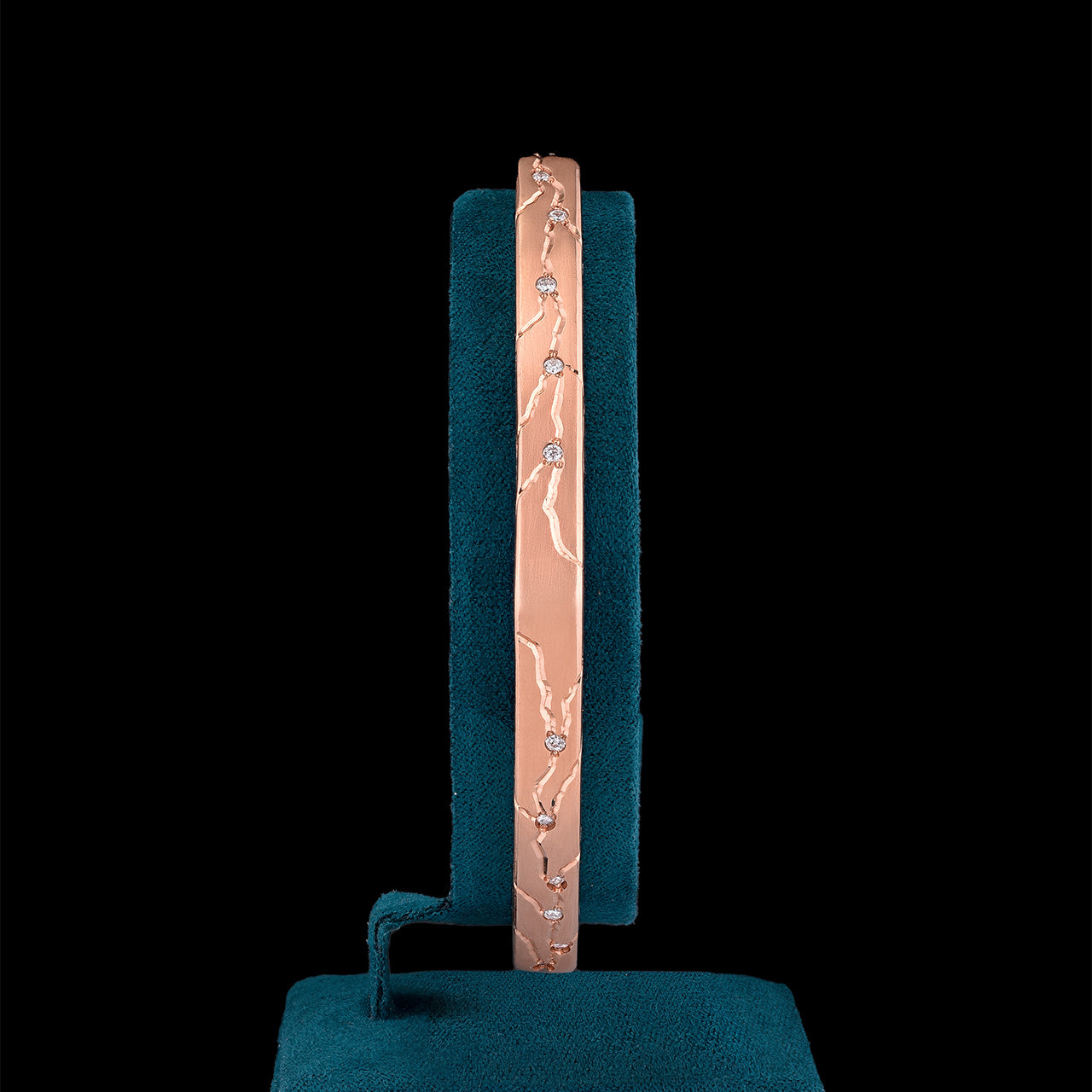 Luxury Dedizione di Luce bracelet handcrafted in 18K rose ethical gold with diamonds, symbolizing unwavering devotion through refined engraving and timeless craftsmanship – designed by Riccardo Contini