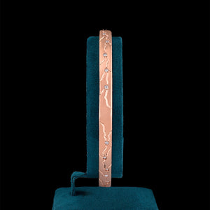 Luxury Dedizione di Luce bracelet handcrafted in 18K rose ethical gold with diamonds, symbolizing unwavering devotion through refined engraving and timeless craftsmanship – designed by Riccardo Contini
