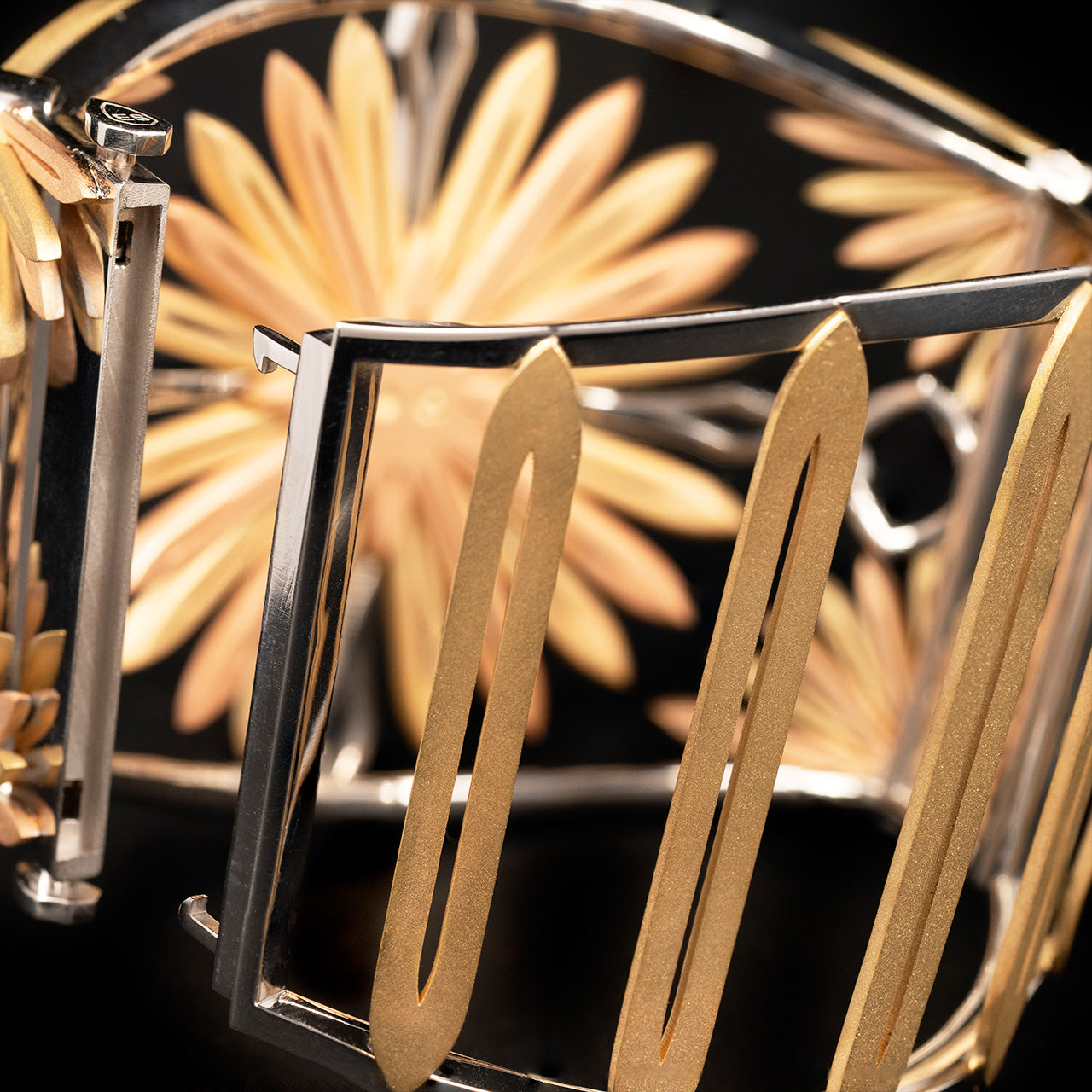 Luxury Echinacea Fascia bracelet handcrafted in 18K ethical gold, featuring a central sapphire—an emblem of resilience and natural healing, inspired by the Echinacea flower and designed by Riccardo Contini