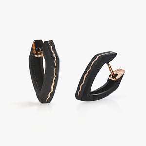 Luxury Eclissi Terra che Cammina earrings handcrafted in 18K rose ethical gold with burned, engraved details—embodying the essence of the earth in motion, designed by Riccardo Contini​