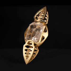 Luxury Eco delle Pleiadi pendant necklace handcrafted in 18K yellow ethical gold with rutilated quartz, echoing cosmic beauty and celestial connection – designed by Riccardo Contini
