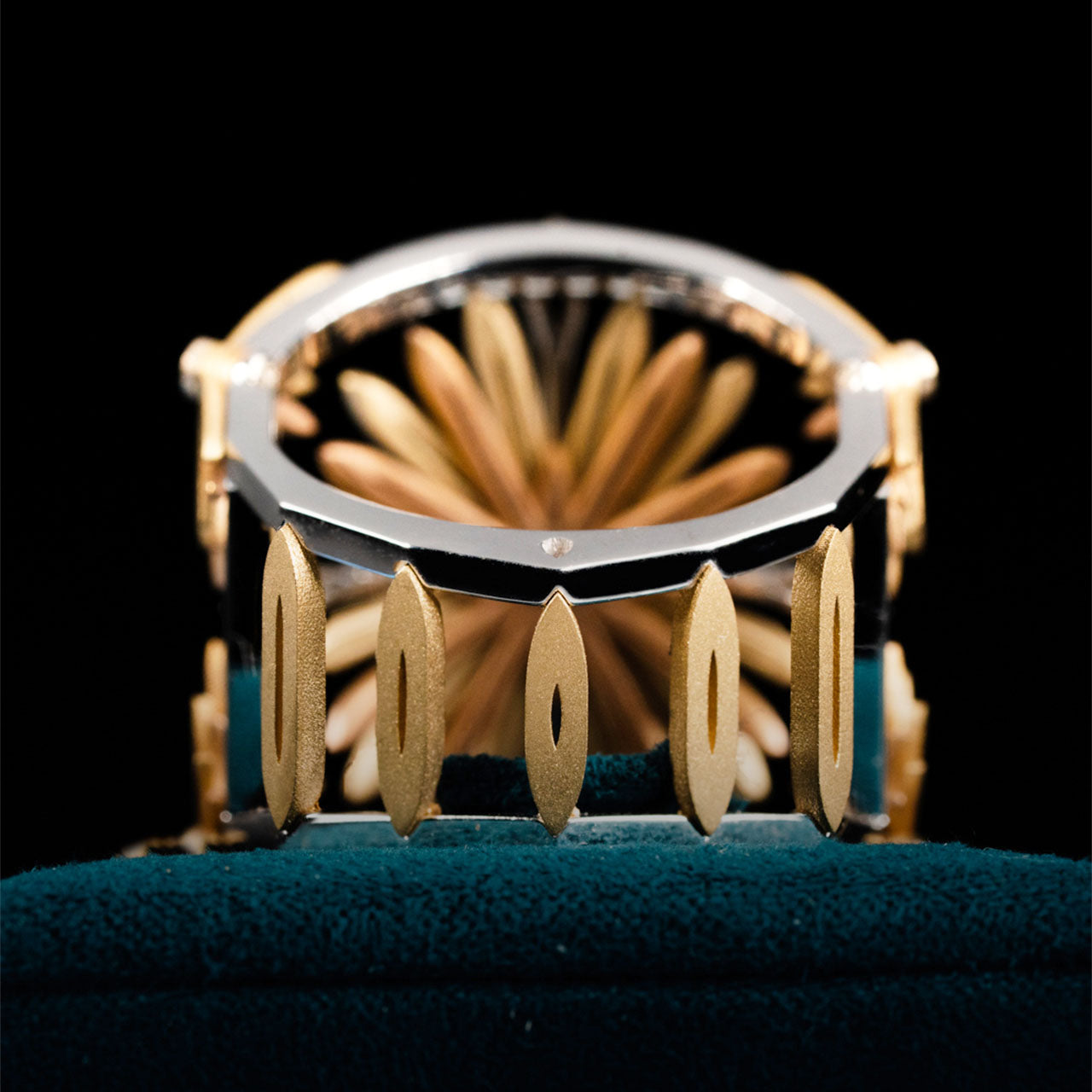 Luxury Sospiro di Echinacea ring handcrafted in 18K ethical gold, adorned with a sapphire—an elegant tribute to the healing strength of the Echinacea flower. Designed by Riccardo Contini