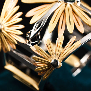 Luxury Sospiro di Echinacea ring handcrafted in 18K ethical gold, adorned with a sapphire—an elegant tribute to the healing strength of the Echinacea flower. Designed by Riccardo Contini