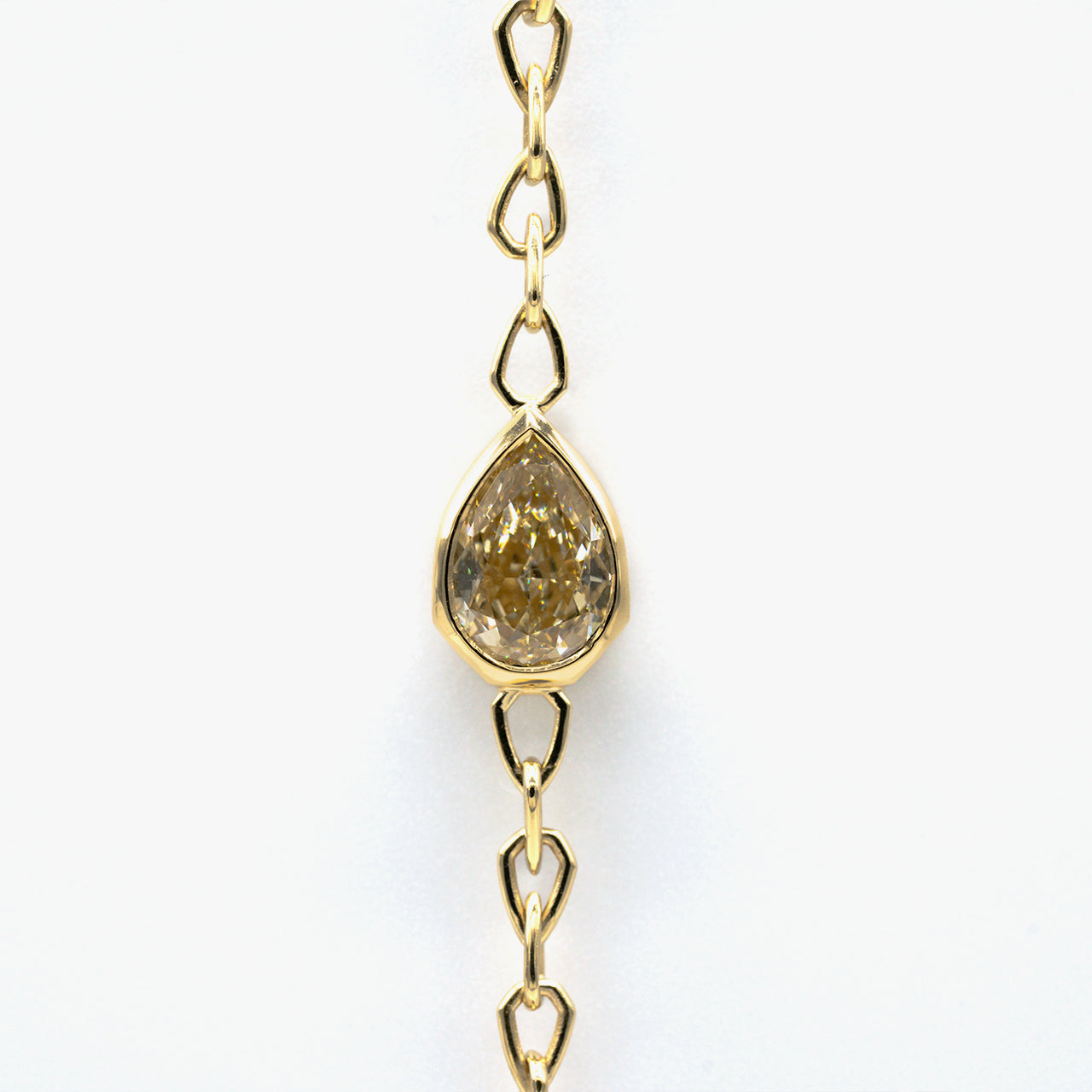 Luxury Sospiro di Luce bracelet handcrafted in 18K yellow ethical gold, featuring a brownish yellow diamond—an intimate breath of light and elegance by Riccardo Contini