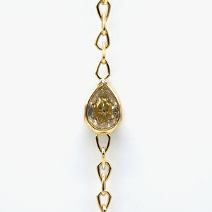 Luxury Sospiro di Luce bracelet handcrafted in 18K yellow ethical gold, featuring a brownish yellow diamond—an intimate breath of light and elegance by Riccardo Contini