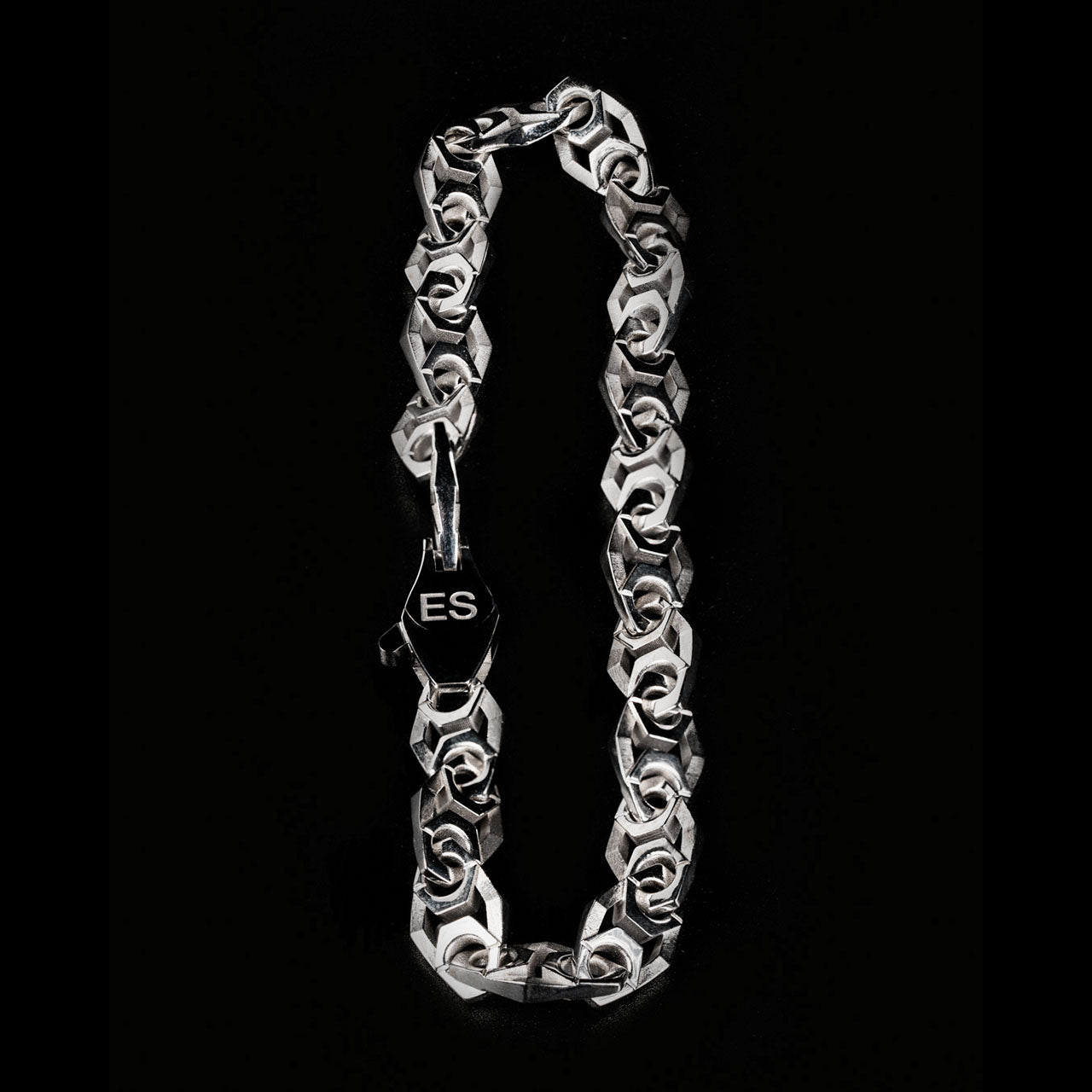 Luxury Xylem bracelet handcrafted in 18K white ethical gold with rhodium plating, inspired by nature's vital channels—symbolizing strength, growth, and the quiet beauty of staying rooted. Designed by Riccardo Contini.