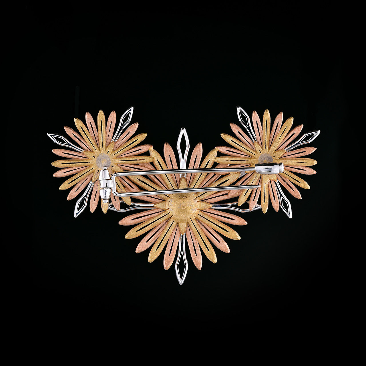 Inspired by the echinacea flower, a symbol of healing and protection, this pin blends botanical delicacy with radiant structure. A floral emblem of resilience, energy, and inner light.